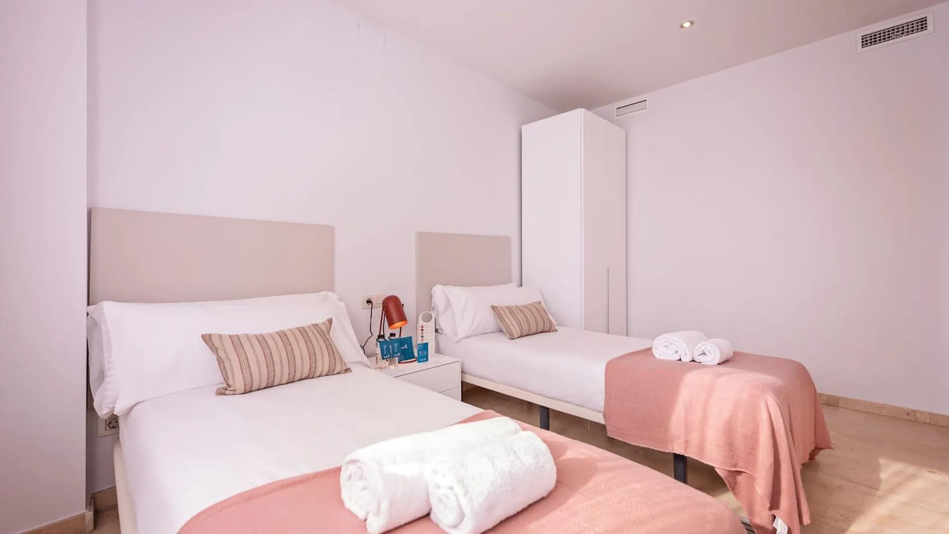 Sweett - Carrer Fira Apartment Barcelona 0*,  Spain